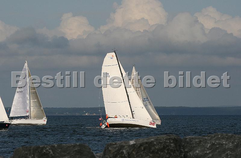 NOR12212_3.jpg