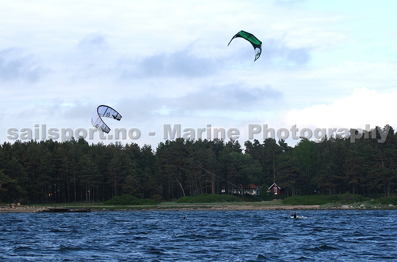 Kitesailing1.jpg