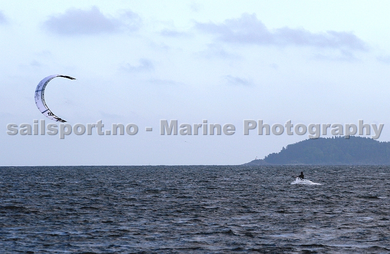 Kitesailing11.jpg