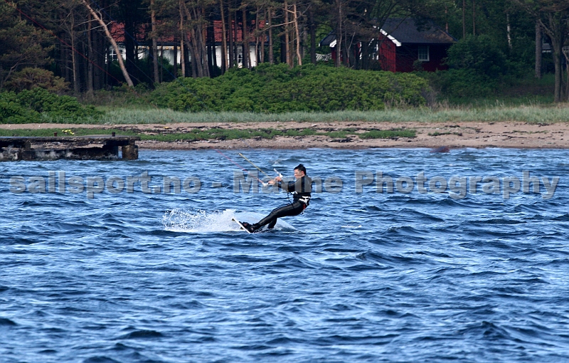 Kitesailing2.jpg