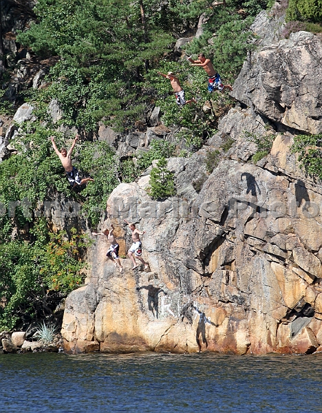 Cliff_jumping_1.jpg