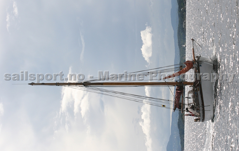 sailboat001.jpg