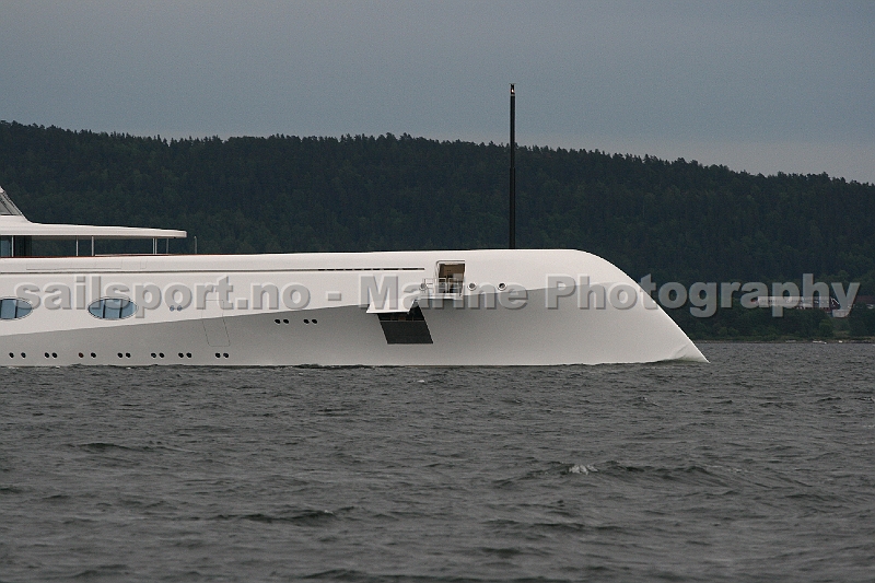 MotorYachtA_3.jpg