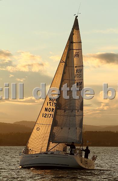NOR12171_2.jpg